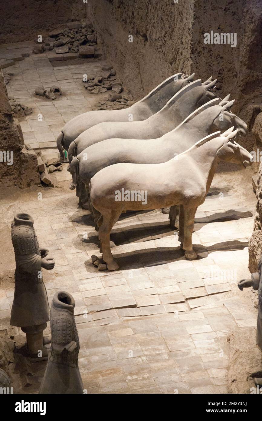 Clay horse sculpture hires stock photography and images Alamy