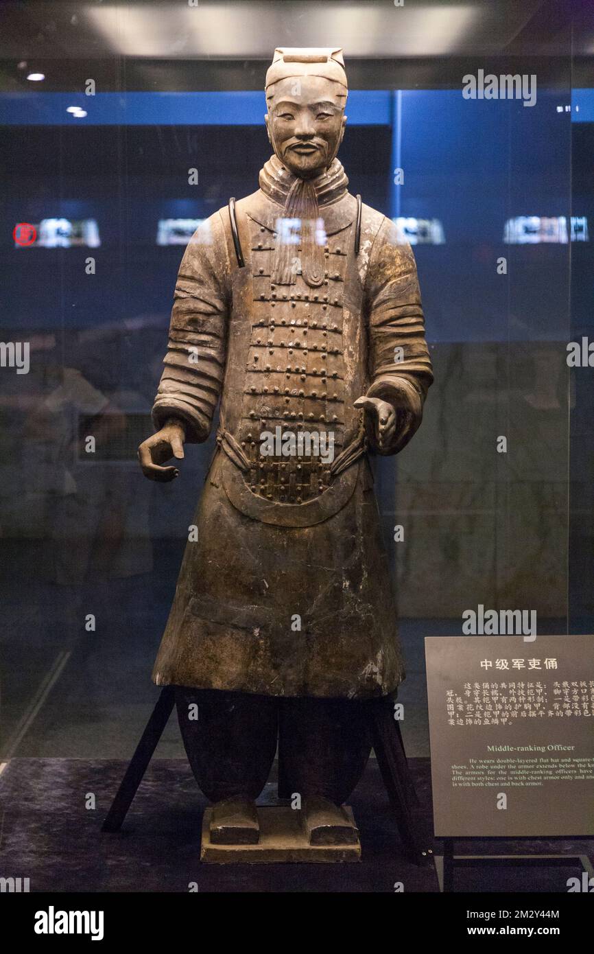 Chinese Middle Ranking Officer terracotta clay figure, excavated from Pit 2 and now on display to tourists in that building. The Terracotta Army at Emperor Qinshihuang's Mausoleum Site Museum in Xi'An, PRC. China. (125) Stock Photo