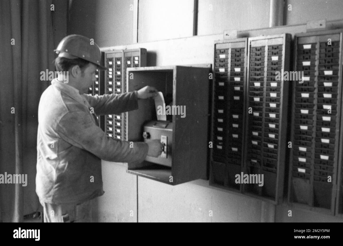 Work at the Port of Hamburg and Howaldtswerke Hamburg, HDW) in 1970