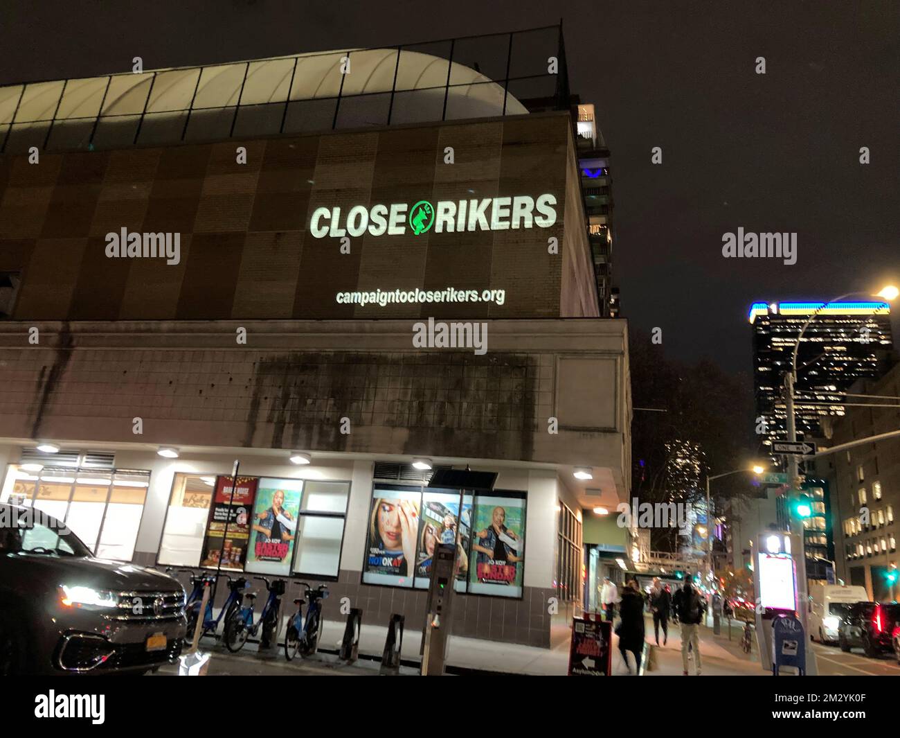 Projection on the side of a building in Chelsea on Thursday, December 8, 2022 promotes the closing of New York City’s Rikers Island detention facility. (© Frances M. Roberts) Stock Photo