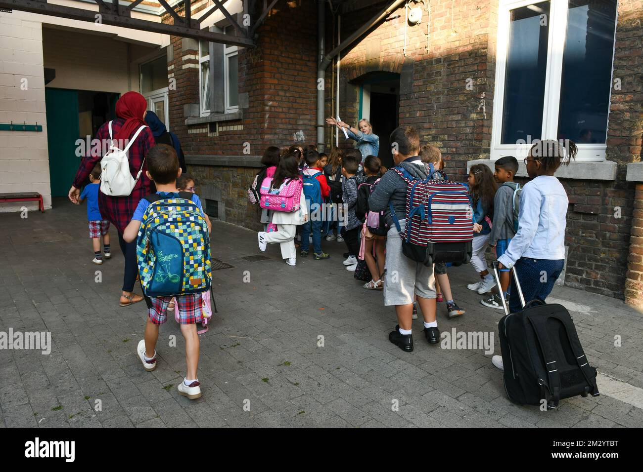 Illustration picture shows a visit to the 'Ecole fondamentale Notre