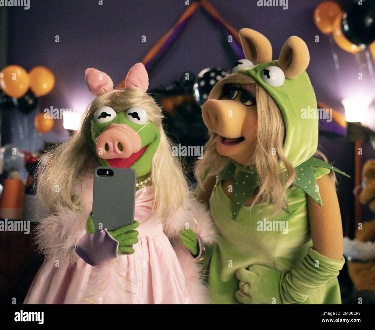 Muppets Haunted Mansion  Kermit & Miss Piggy Stock Photo