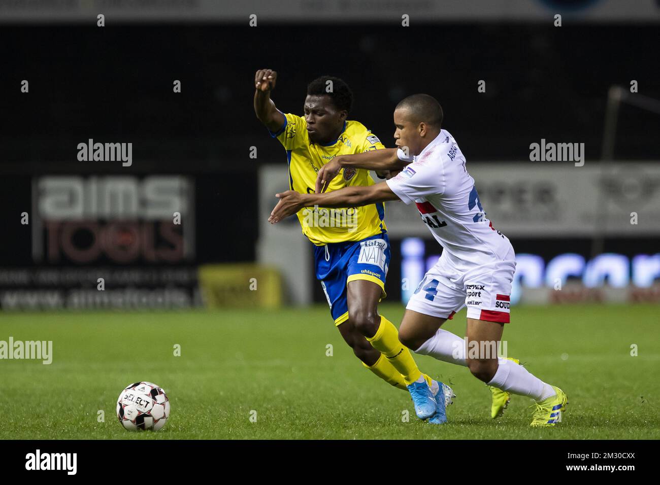 Waasland-Beveren's Thomas Agyepong and Westerlo's Kurt Abrahams fight for the ball during a soccer game between Waasland-Beveren and KVC Westerlo (1B), Tuesday 24 September 2019 in Beveren-Waas, in the 1/16th final of the 'Croky Cup' Belgian cup. BELGA PHOTO KRISTOF VAN ACCOM Stock Photo