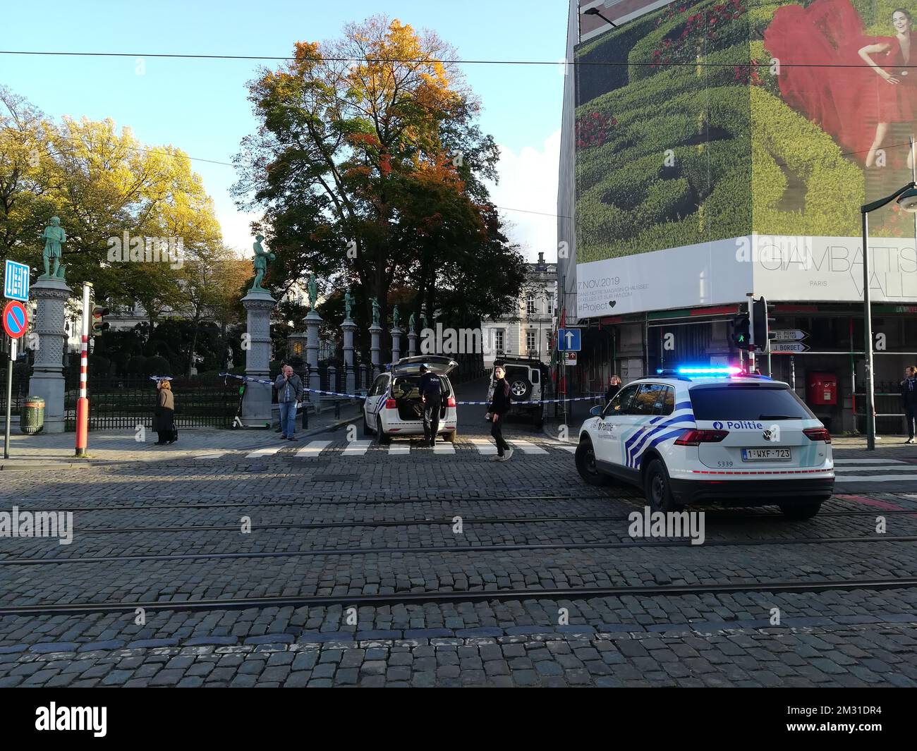 Illustration picture shows police blocking a street after reports of a suspicious package, at the Zavelstraat - Rue du Sablon, in the center of Brussels, Friday 08 November 2019. BELGA PHOTO ANTONY GEVAERT  Stock Photo