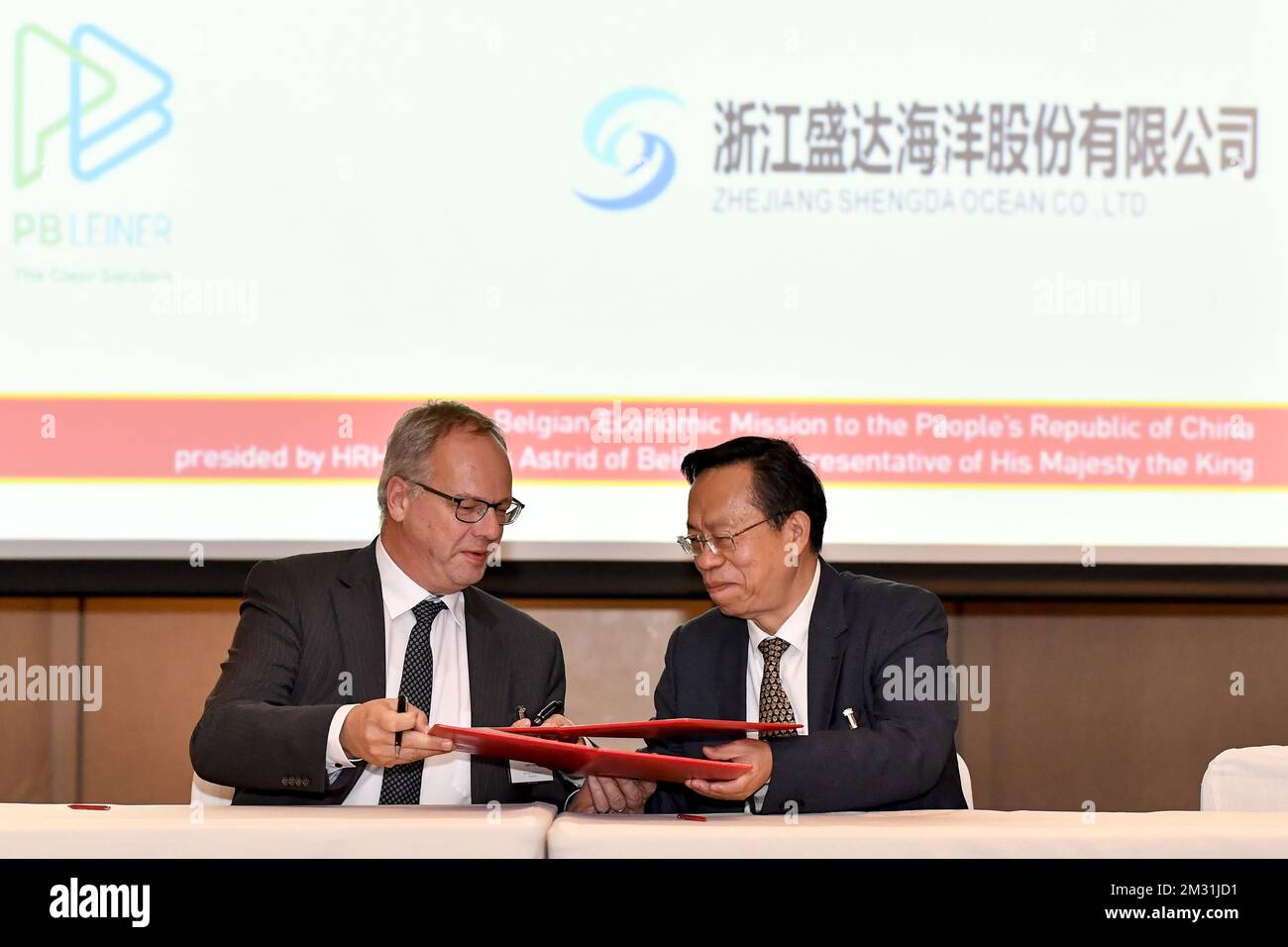 Wim POOT, Executive Vice President, PB LEINER and Ma Yong JUN, Chairman of Board of Directors, ZHEJIANG SHENGDA OCEAN pictured during a signing ceremony, on the third day of a Belgian economic trade mission to China, Wednesday 20 November 2019. Several federal and regional ministers accompany the princess on an economic mission to China from 18 to 23 November. BELGA PHOTO DIRK WAEM Stock Photo