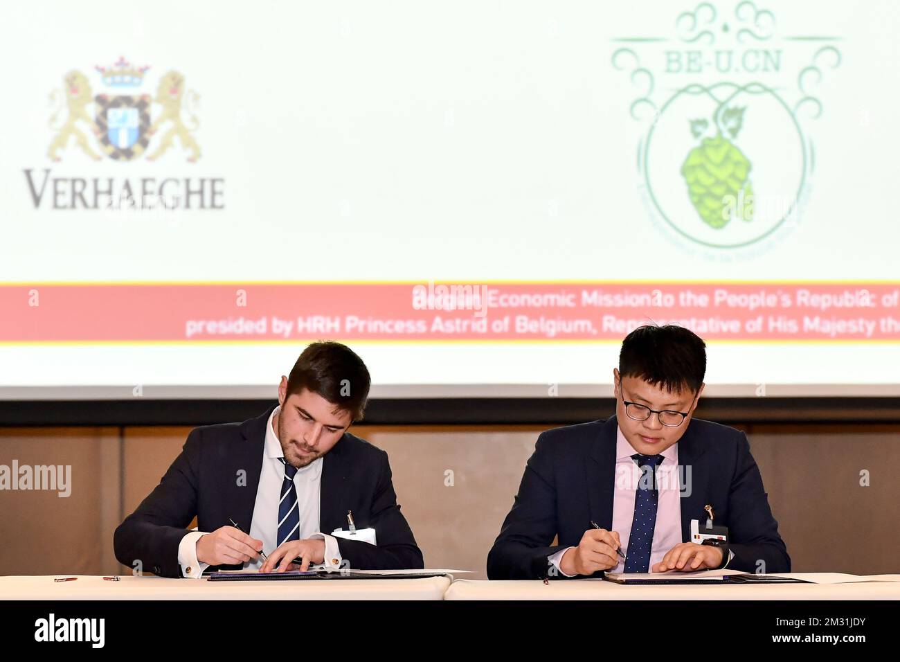 Amaury KERVYN d'OUD MOOREGHEM, Export Manager, BROUWERIJ VERHAEGHE-VICHTE and Yue TU, Co-Founder, SHANGHAI BE U BIOTECHNOLOGY COMPANY pictured during a signing ceremony, on the third day of a Belgian economic trade mission to China, Wednesday 20 November 2019. Several federal and regional ministers accompany the princess on an economic mission to China from 18 to 23 November. BELGA PHOTO DIRK WAEM Stock Photo