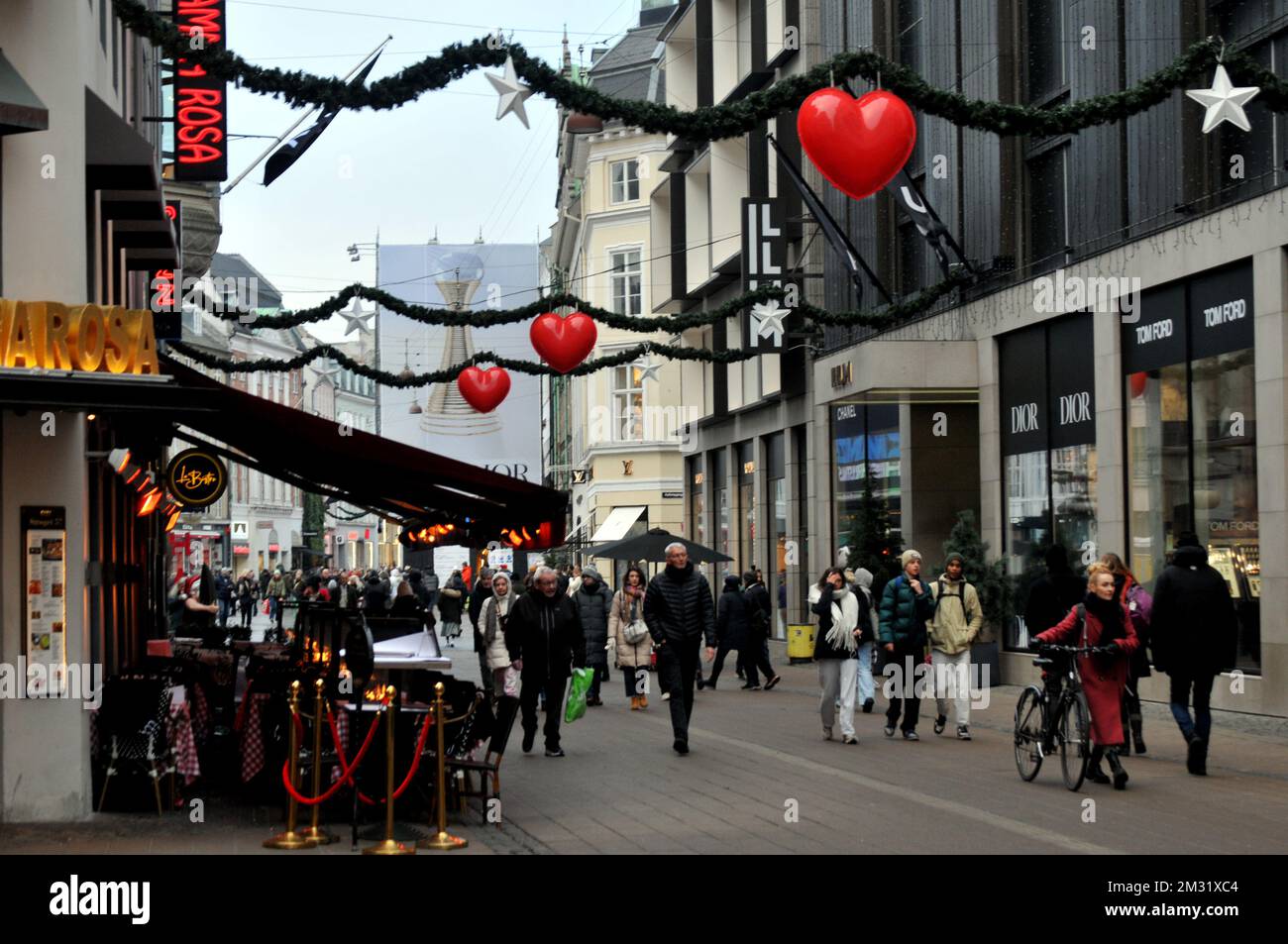 Copenhagen/Denmark/14 December 2022/ Christmas shoppers and visitors ...