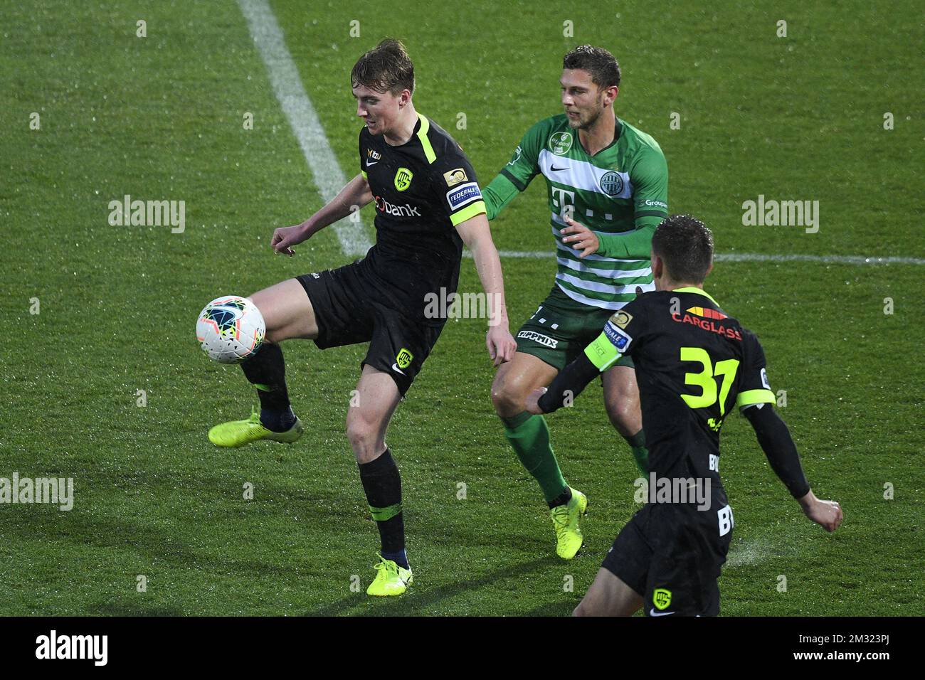 Genk's Kristian Thorstvedt and Ferencvaros' Balint Vecsei fight for the ball during a friendly soccer match between KRC Genk and Hungarian club Ferencvarosi Torna Club, during their winter training camps, Friday 10 January 2020 in La Nucia, Spain. BELGA PHOTO YORICK JANSENS Stock Photo