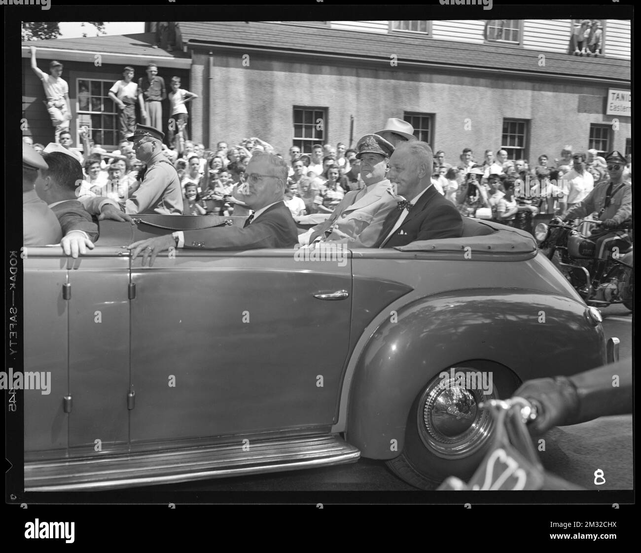 Gen. MacArthur , Armories, Military parades & ceremonies, MacArthur ...