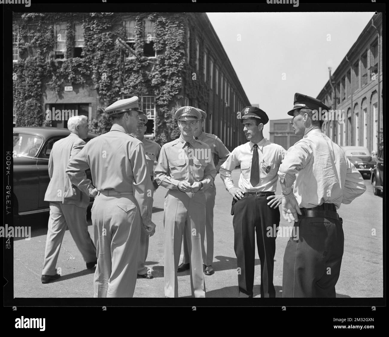 General MacArthur visit, 1951 , Armories, Military parades & ceremonies, Military officers, MacArthur, Douglas, 1880-1964, Watertown Arsenal Mass..  Records of U.S. Army Operational Stock Photo