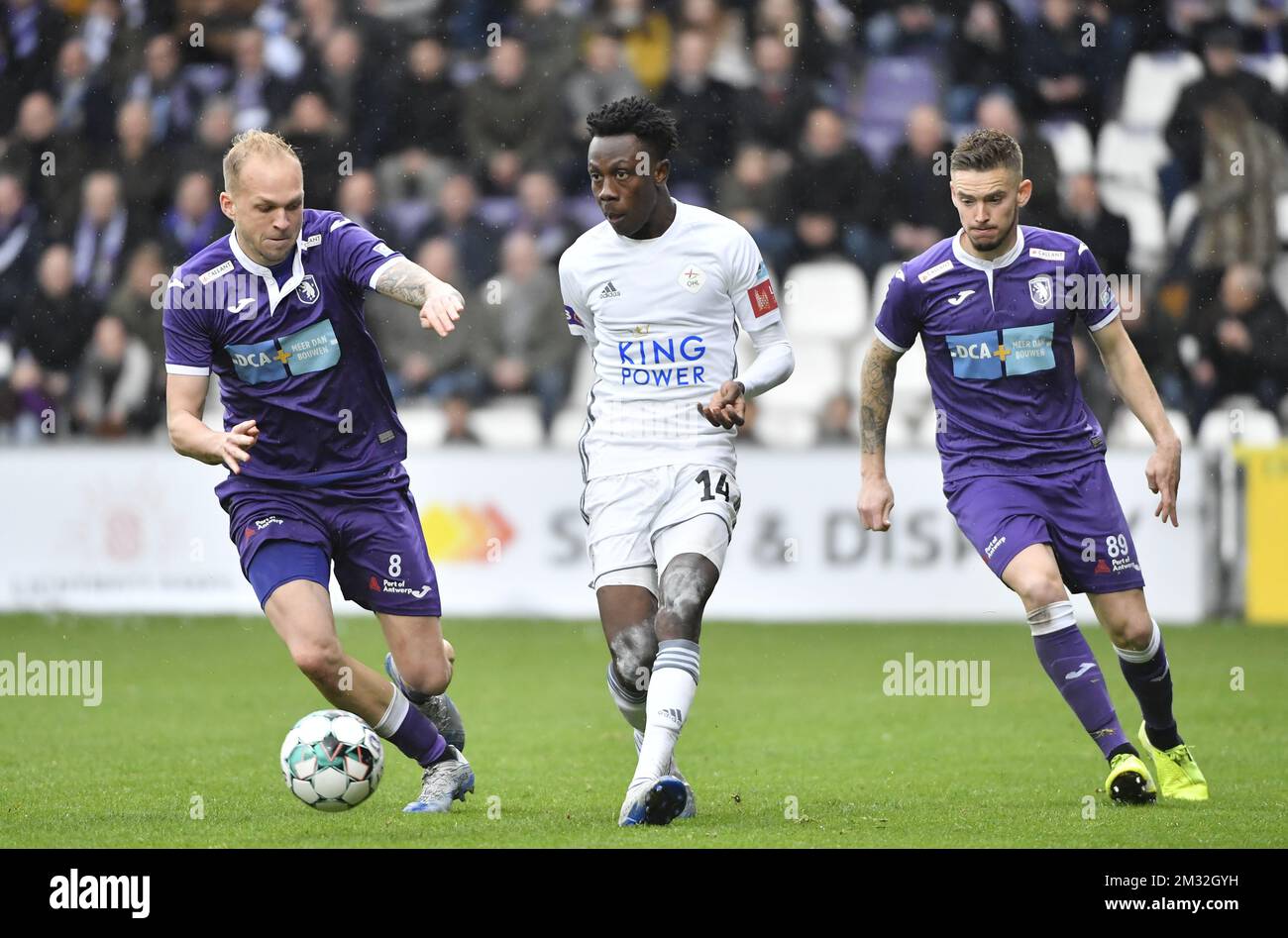 Beerschot's Raphael Holzhauser and OHL's Kamal Sowah fight for the ball