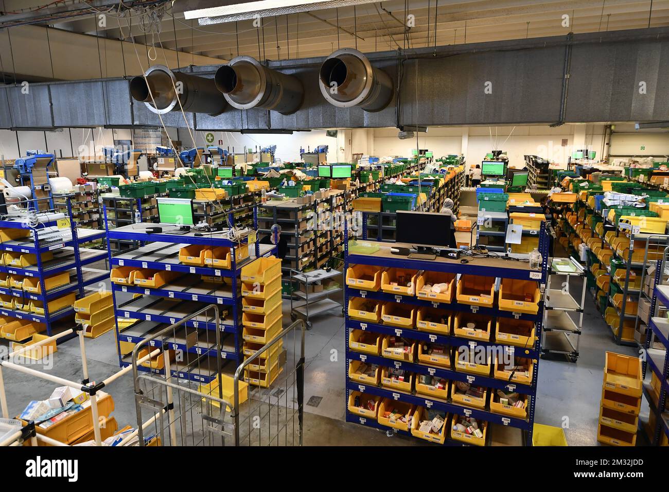 Logistic center hi-res stock photography and images - Page 2 - Alamy