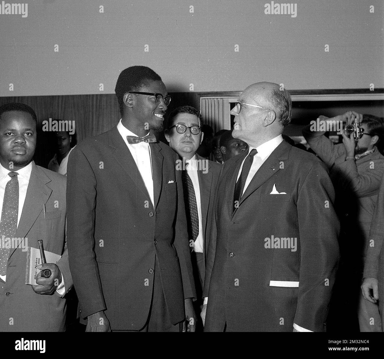 19600624 - LEOPOLDVILLE, CONGO: Prime Minister of the Republic of the Congo, Patrice Emery Lumumba  is seen with Belgian ministers at the official residence of Leopold II. on 25 June, 1960 in Leopoldville, Congo.   (Belga Archive) Stock Photo
