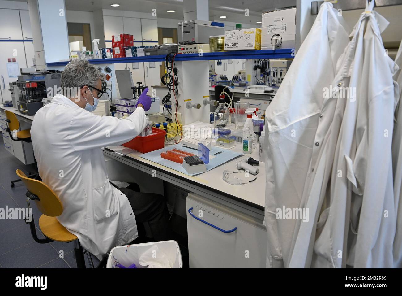 A laboratory analyst pictured in action at the headquarters of the 'Janssen Pharmaceutica' pharmaceutical company in Beerse, Wednesday 17 June 2020. BELGA PHOTO DIRK WAEM Stock Photo