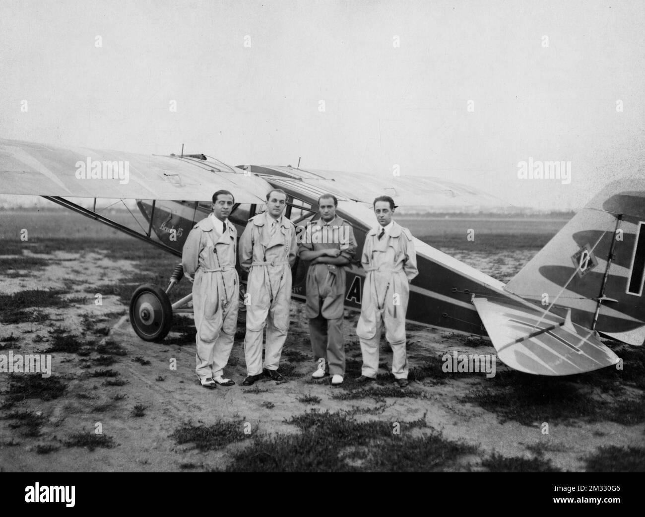 Divisione Militare Black And White Stock Photos Images Alamy divisione-militare-black-and-white-stock-photos-images-alamy