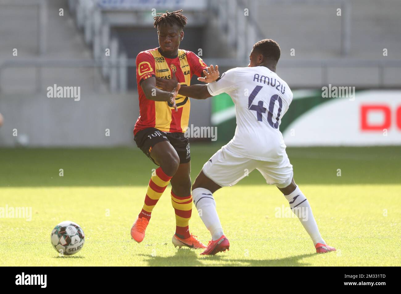Anderlecht's Francis Amuzu and OHL's Kamal Sowah fight for the
