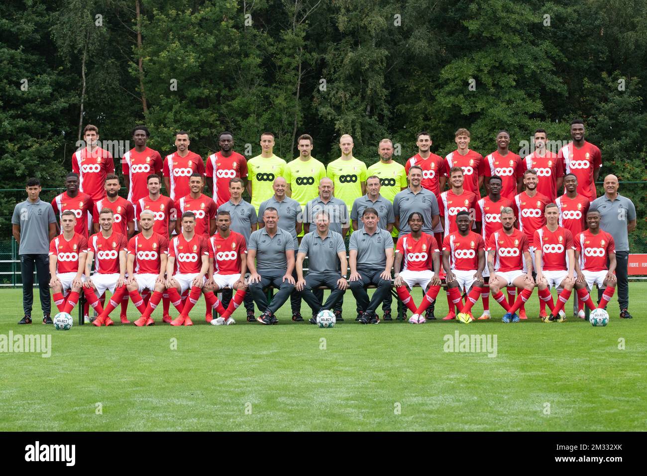 Standard's players pose for the photographer, at the 20202021