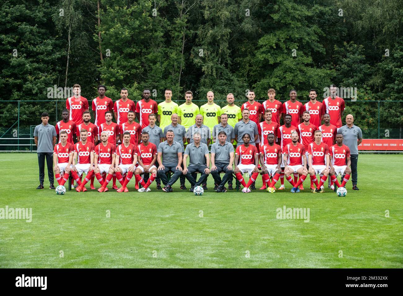 Standard's players pose for the photographer, at the 20202021