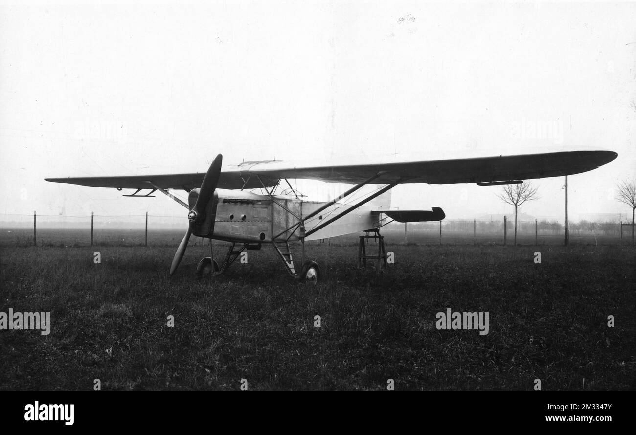 Aeroplani - Breda A.16, successivamente ridisegnato Breda Ba.16, era un aereo da ricognizione ad ala alta a parasole realizzato dalla Società Italiana Ernesto Breda dalla fine degli anni Venti (2) Stock Photo