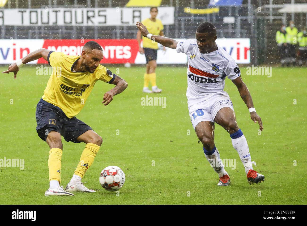 Union's Loic Lapoussin and Westerlo's Kouya Mabea fight for the ball during a soccer match between Union Saint-Gilloise and KVC Westerlo, Sunday 30 August 2020 in Brussels, on day 2 of the 'Proximus League' 1B second division of the Belgian soccer championship. BELGA PHOTO THIERRY ROGE Stock Photo