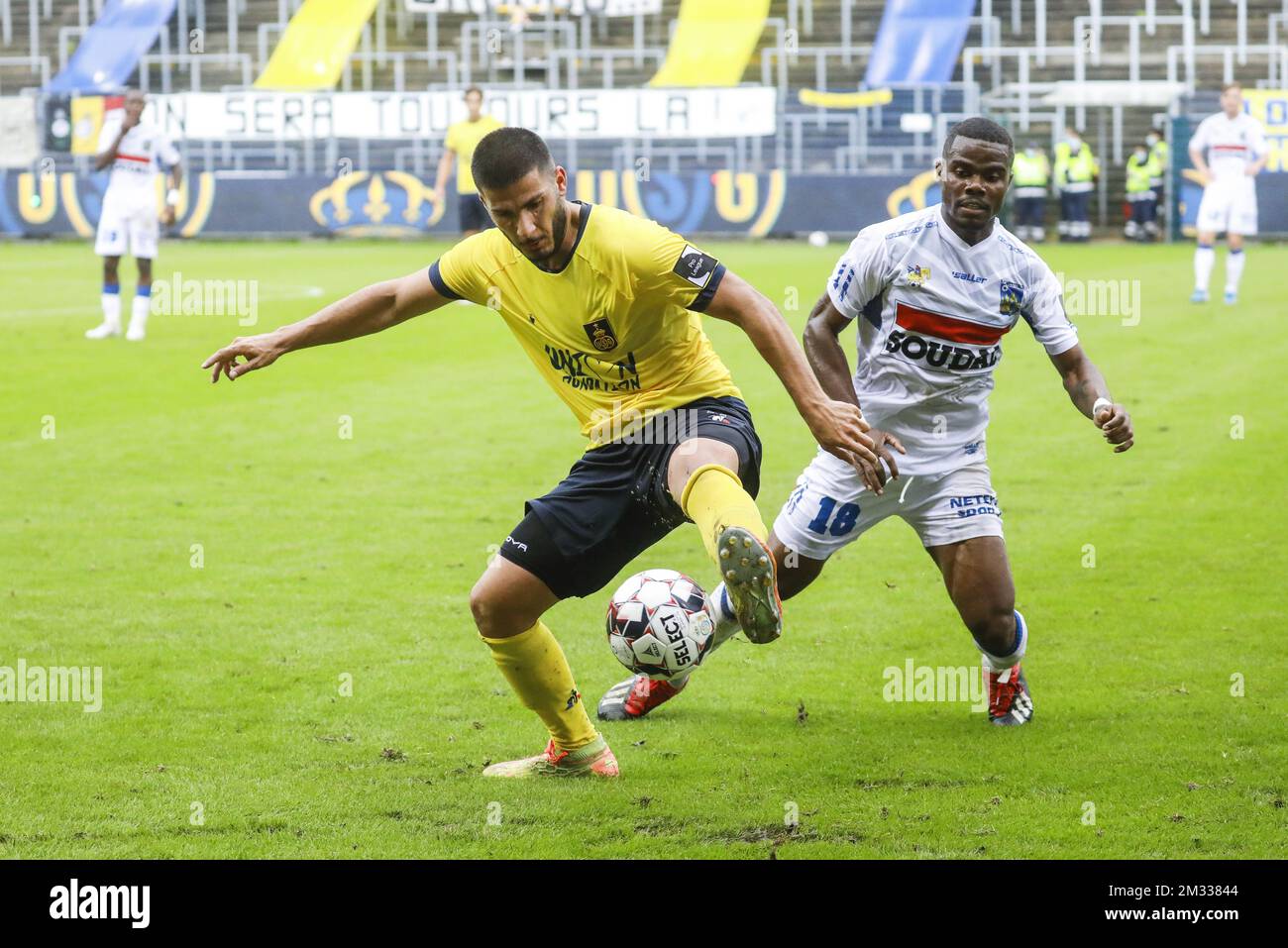 Union's Deniz Undav and Westerlo's Kouya Mabea fight for the ball during a soccer match between Union Saint-Gilloise and KVC Westerlo, Sunday 30 August 2020 in Brussels, on day 2 of the 'Proximus League' 1B second division of the Belgian soccer championship. BELGA PHOTO THIERRY ROGE Stock Photo