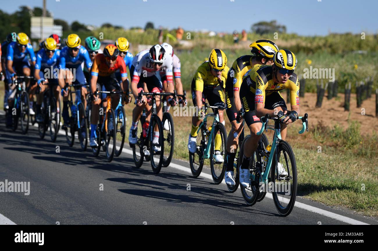 Illustration picture of the pack of riders the ninth stage of the 107th edition of the Tour de France cycling race from Ile d'Oleron Le Chateau-d'Oleron to Ile de Re Saint-Martin-de-Re (168,5km), in France, Tuesday 08 September 2020. This year's Tour de France was postponed due to the worldwide Covid-19 pandemic. The 2020 race starts in Nice on Saturday 29 August and ends on 20 September. BELGA PHOTO DAVID STOCKMAN Stock Photo
