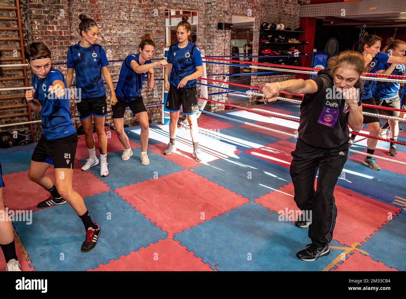 Club YLA's players and Belgian Delfine Persoon pictured during a boxing training session for the Club Brugge Dames women's soccer team, at the boxing gym of Belgian Persoon in Lichtervelde, Friday 18 September 2020. BELGA PHOTO KURT DESPLENTER Stock Photo