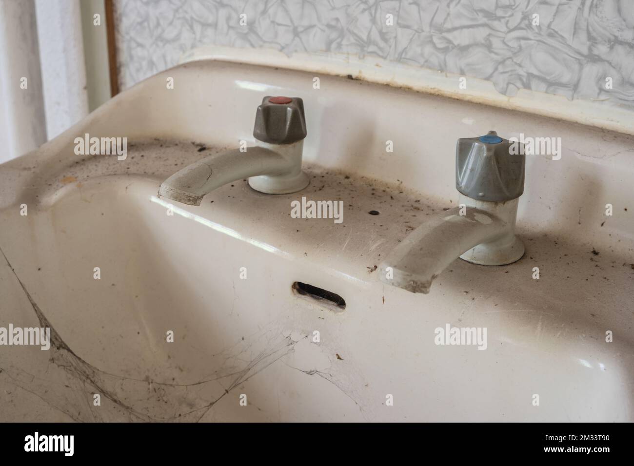 Old dilapidated sink from the 70's Stock Photo