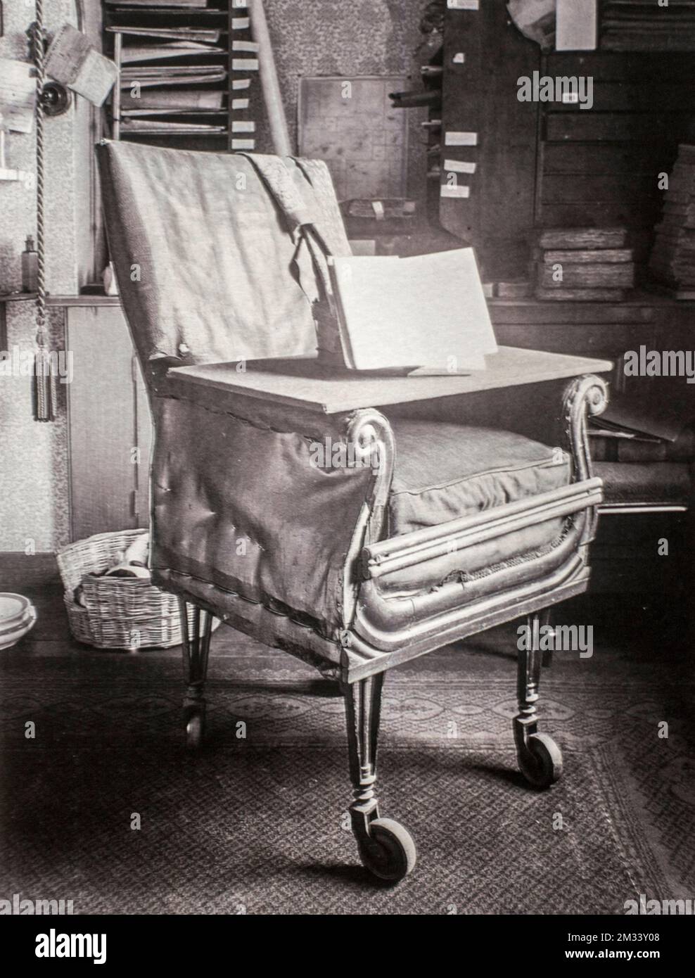 First modern office chair improvised by naturalist Charles Darwin