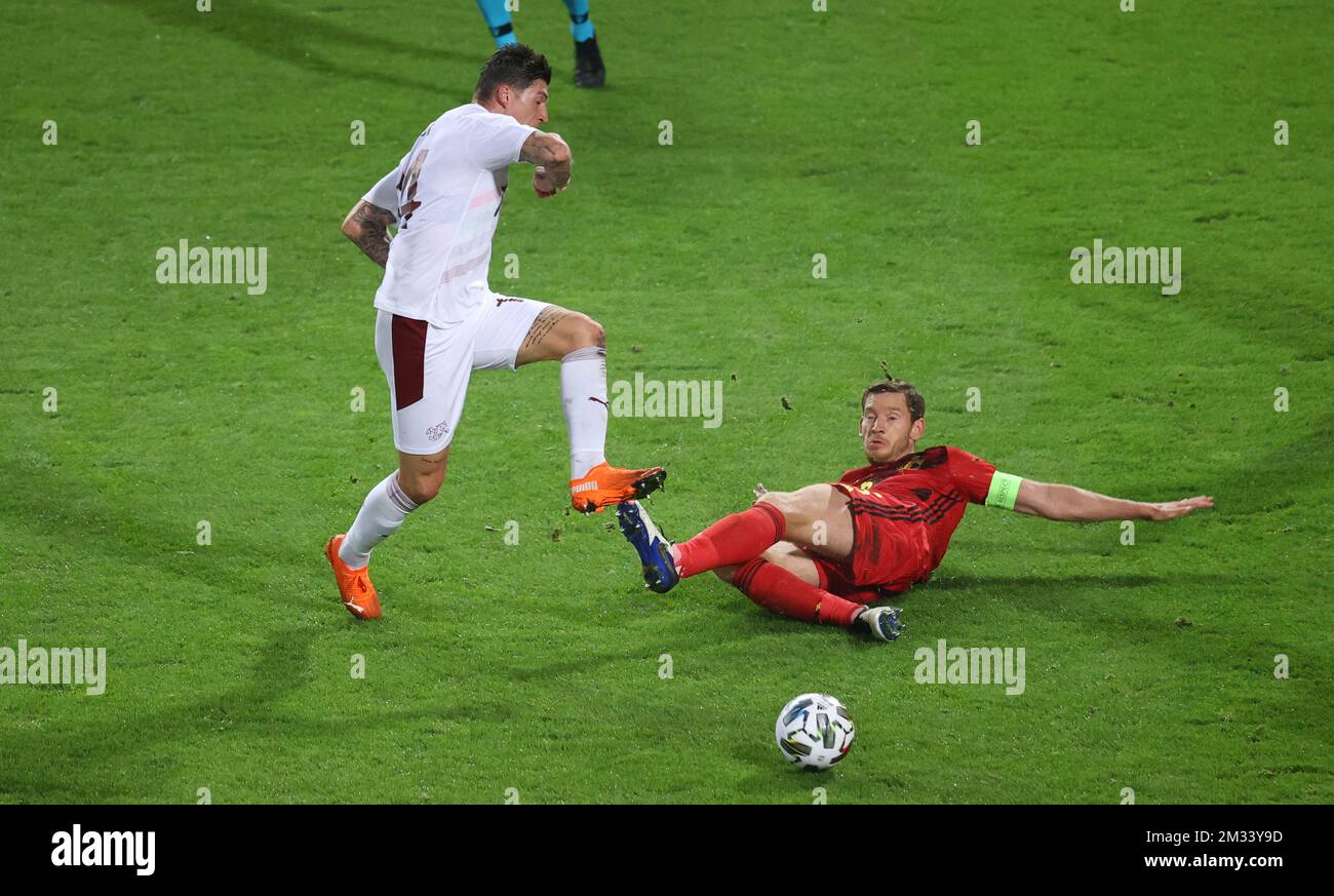 Swiss Steven Zuber and Belgium's Jan Vertonghen fight for the ball during a friendly soccer game between the Belgian national team Red Devils and Switzerland, Wednesday 11 November 2020 in Leuven. BELGA PHOTO VIRGINIE LEFOUR Stock Photo