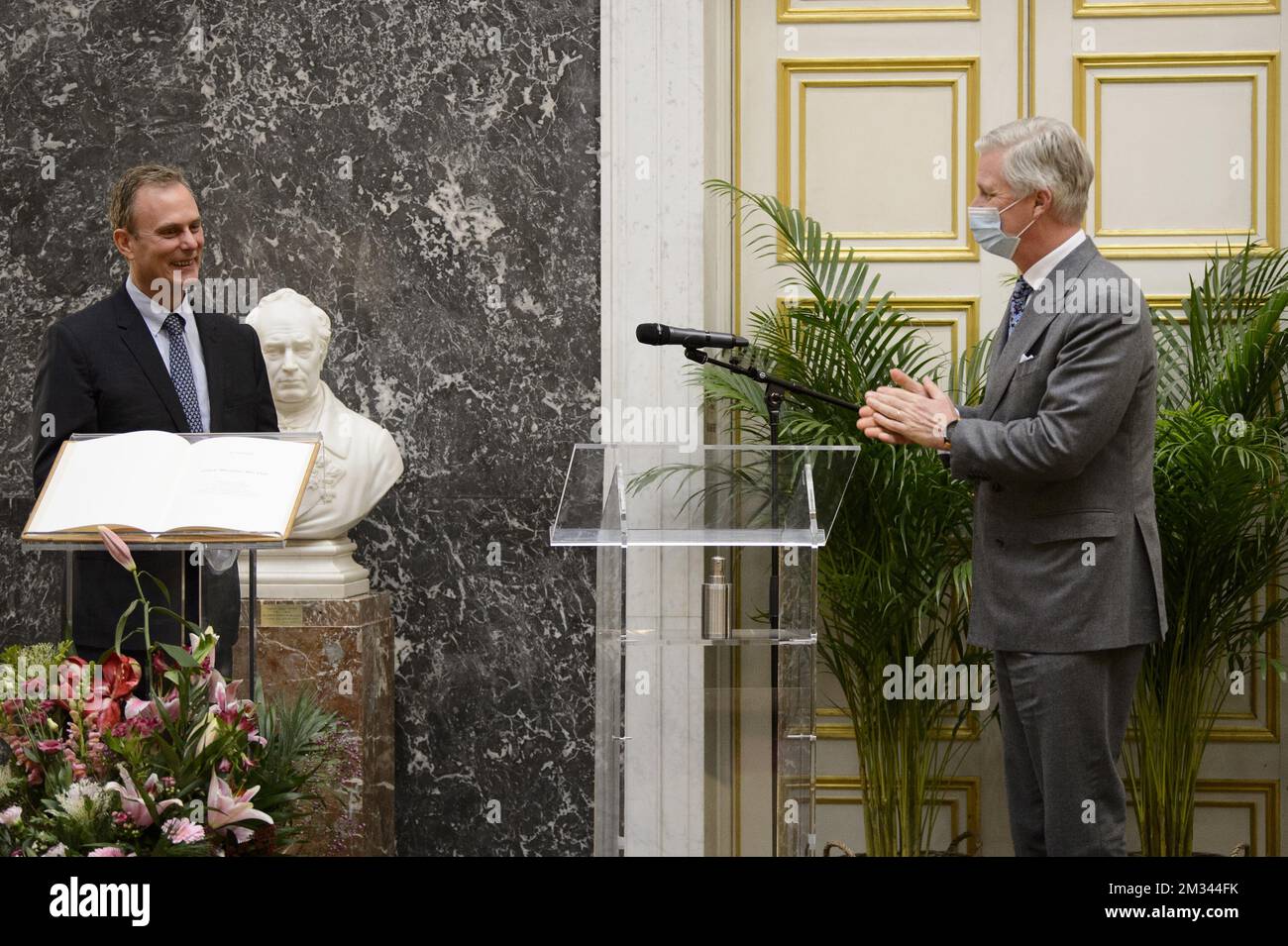 Profesor Cedric Blanpain and King Philippe - Filip of Belgium pictured at a ceremony to award the 'Francqui-Collen Prize 2020', Wednesday 16 December 2020, in Brussels. The scientific prize, which is often referred to as the 'Belgian Nobel Prize', is awarded by The Francqui Foundation and is worth 250.000 euros. BELGA PHOTO POOL CHRISTOPHE LICOPPE  Stock Photo