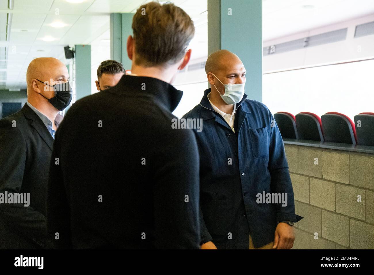 Mael Lepicier (r) pictured at a press conference of Belgian amateur