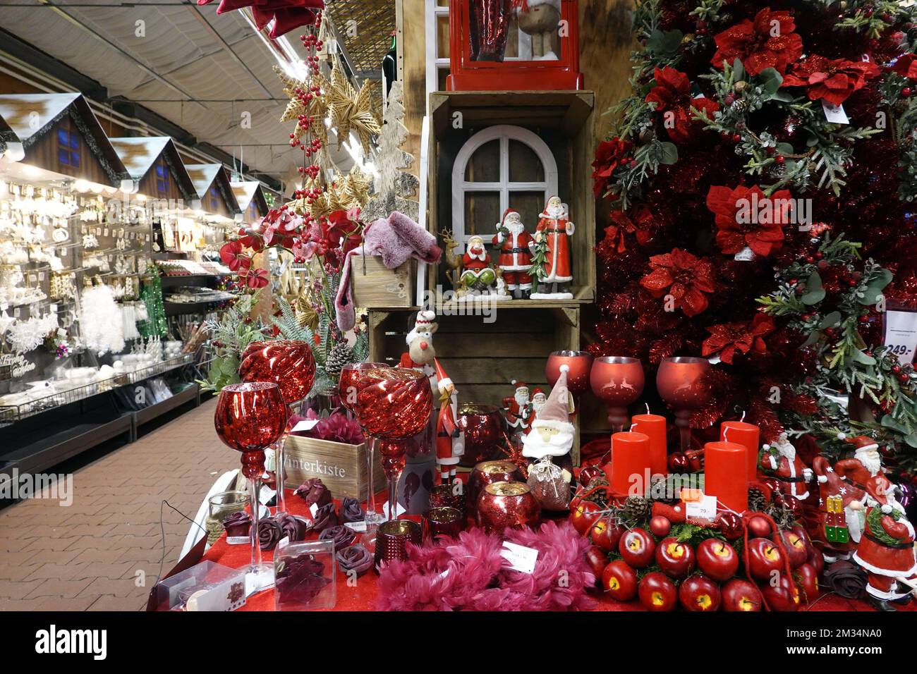 Alamy stock - Page hi-res images Deko 2 and photography weihnachtsmann -