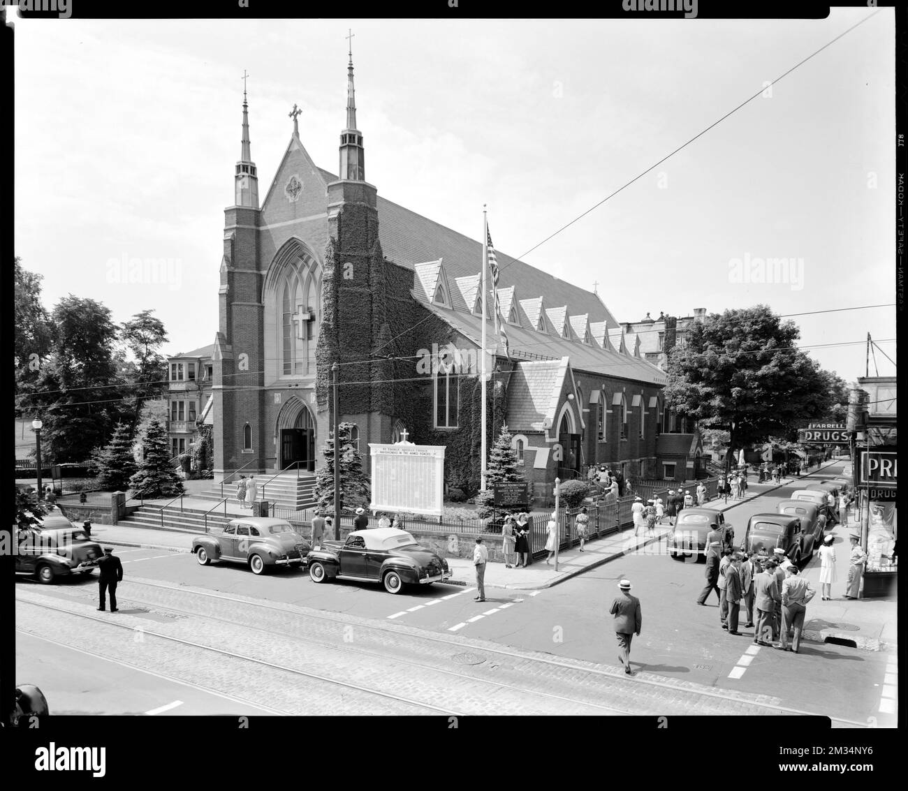 Going into St. Thomas Aquinas Church , Catholic churches. Leon Abdalian
