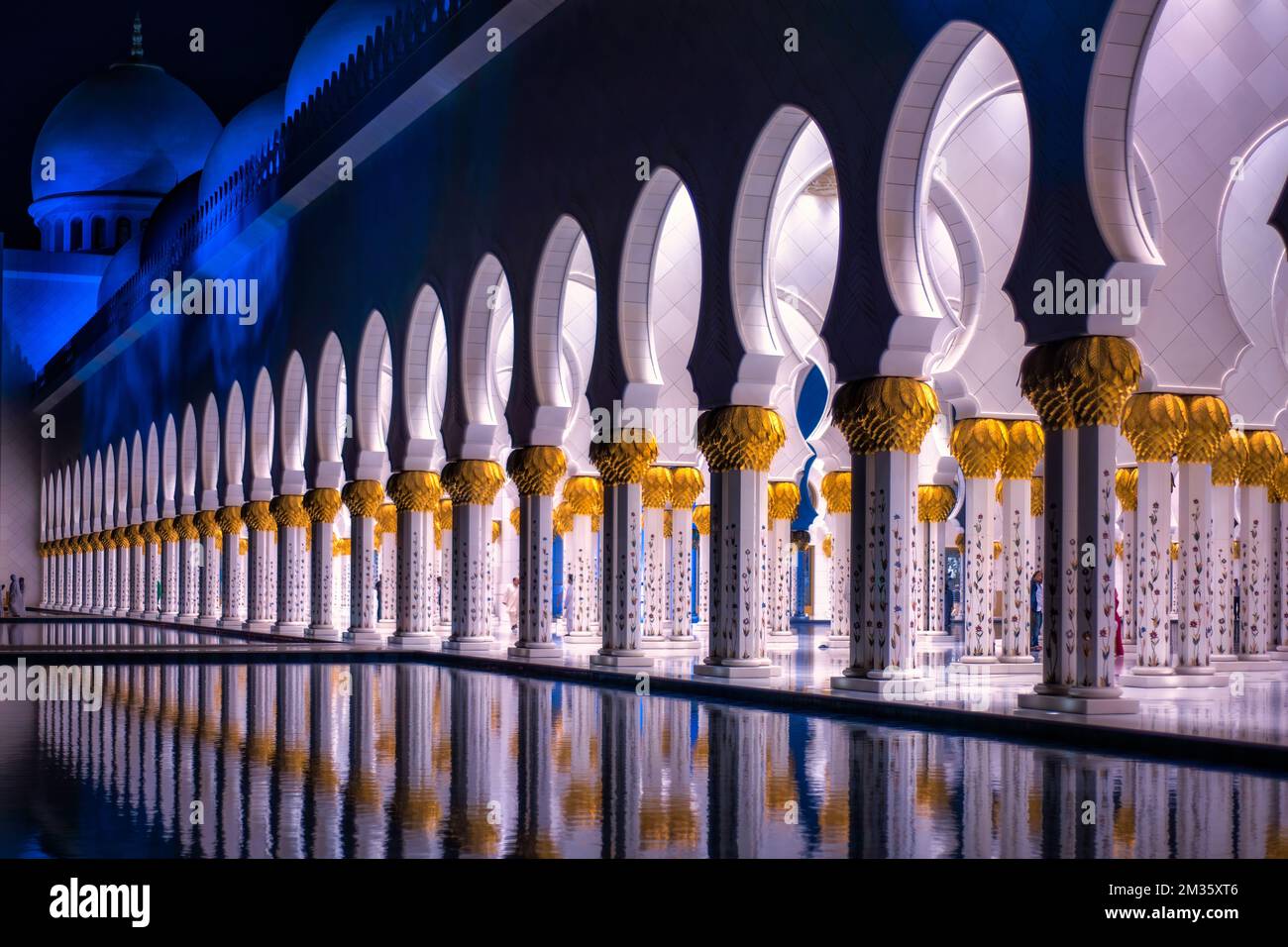 Sheikh Zayed Grand Mosque Tower On The Water Hi-res Stock Photography ...