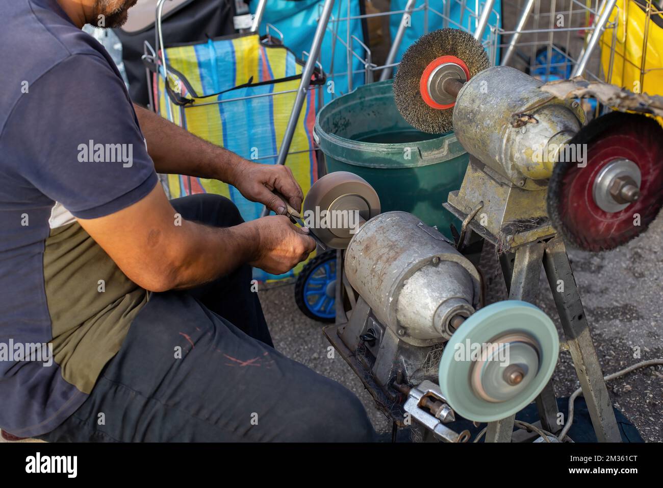 Man sharpening a knife in the market. Metal Knife Stock Photo Alamy