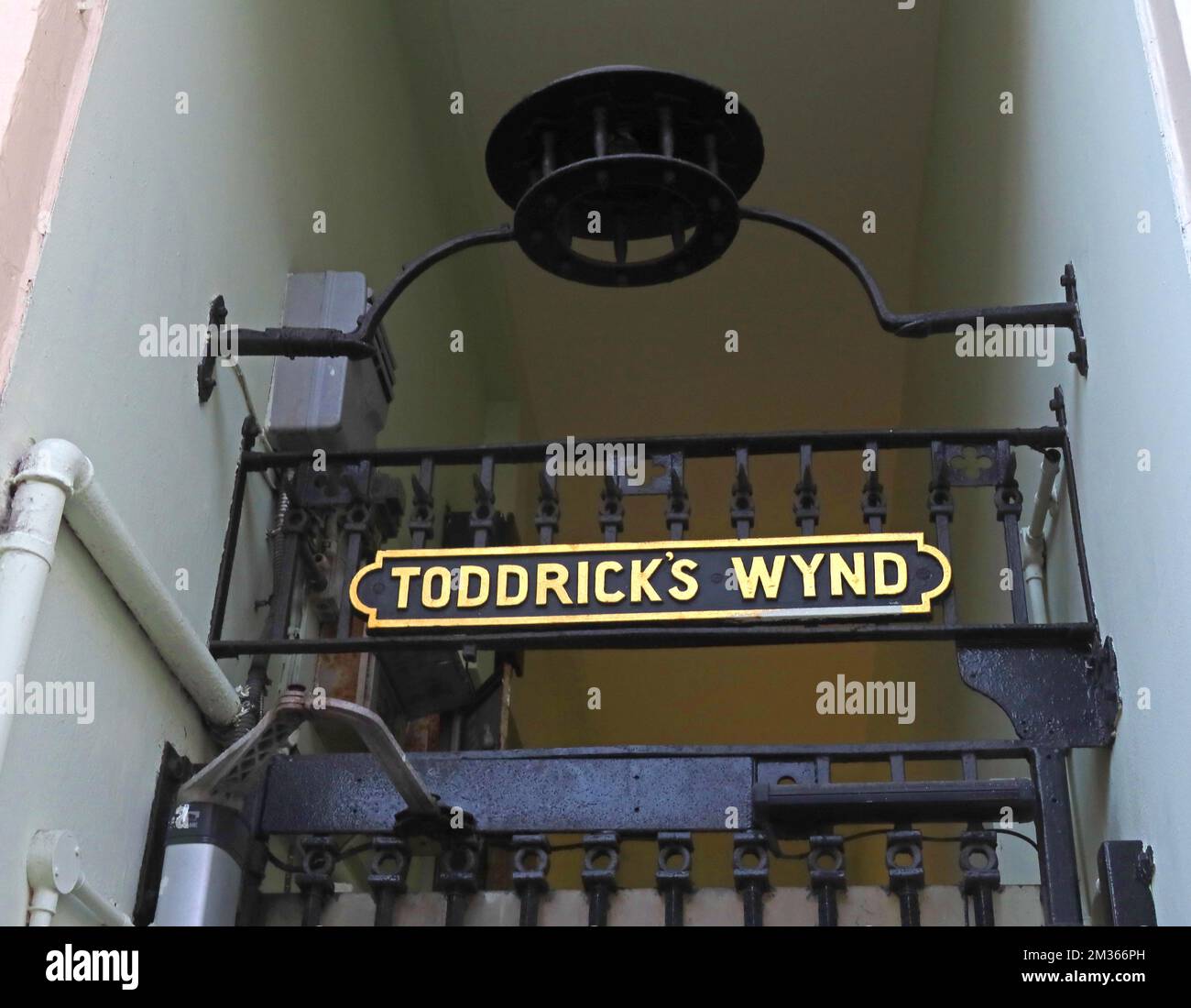 Toddricks Wynd, 48 High St, Royal Mile, Edinburgh old town, Lothian, Scotland, UK, EH1 1TB Stock Photo