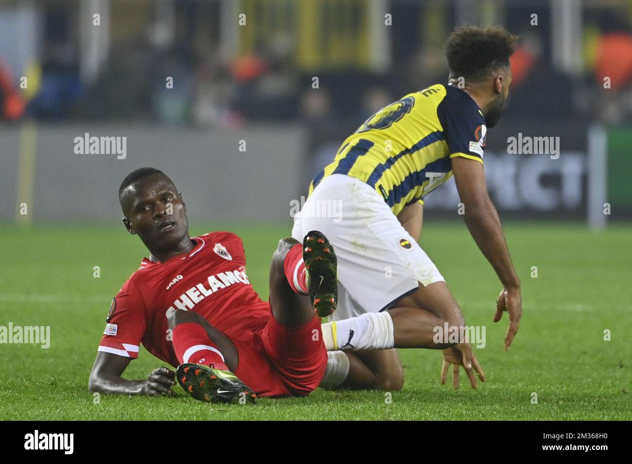 Antwerp's Ally Samatta Mbwana and Fenerbahce Nazim Sangare fight for the ball during a match between Turkish team Fenerbahce and Belgian soccer team Royal Antwerp FC, Thursday 21 October 2021 in Istanbul, Turkey, on the third day of the UEFA Europa League group stage, in group D. BELGA PHOTO LAURIE DIEFFEMBACQ Stock Photo