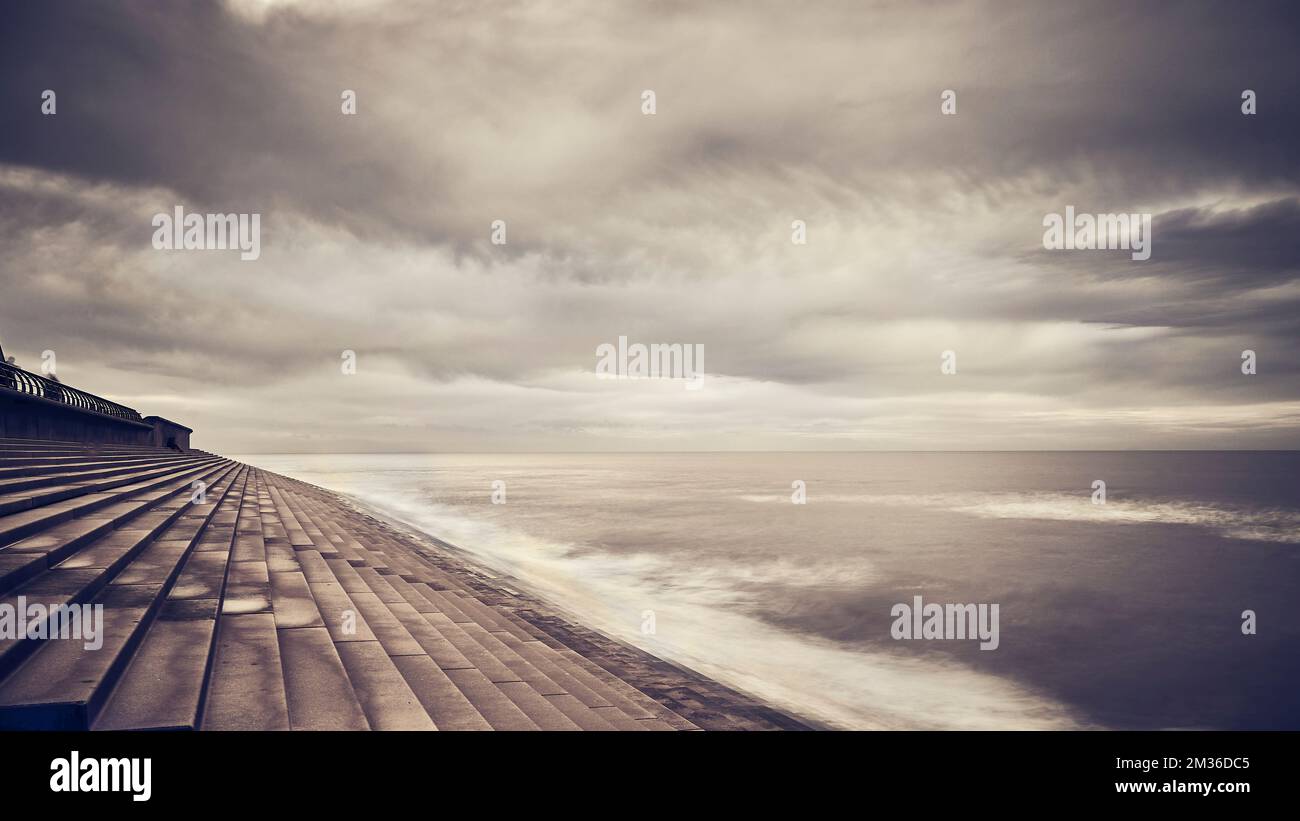 Seascape with tide coming in hi-res stock photography and images - Alamy