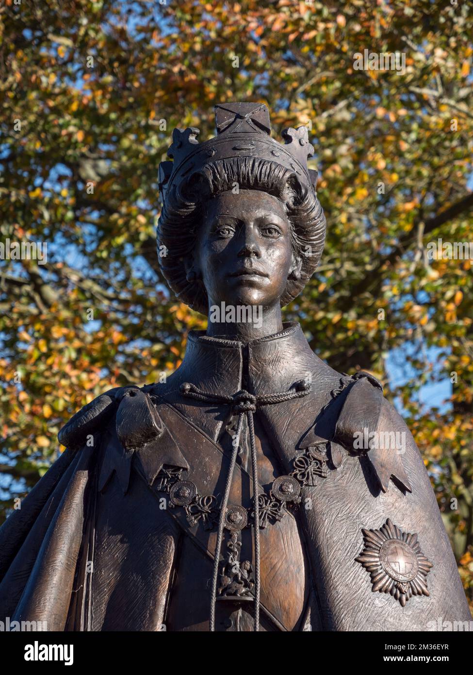 HM Queen Elizabeth II Statue created by sculptor James Butler on the Runnymede Pleasure Ground, Runnymede, UK. Stock Photo