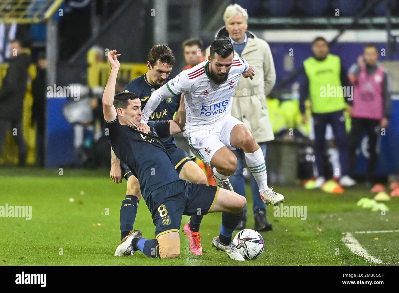 OHL's Xavier Mercier and Anderlecht's Josh Cullen fight for the