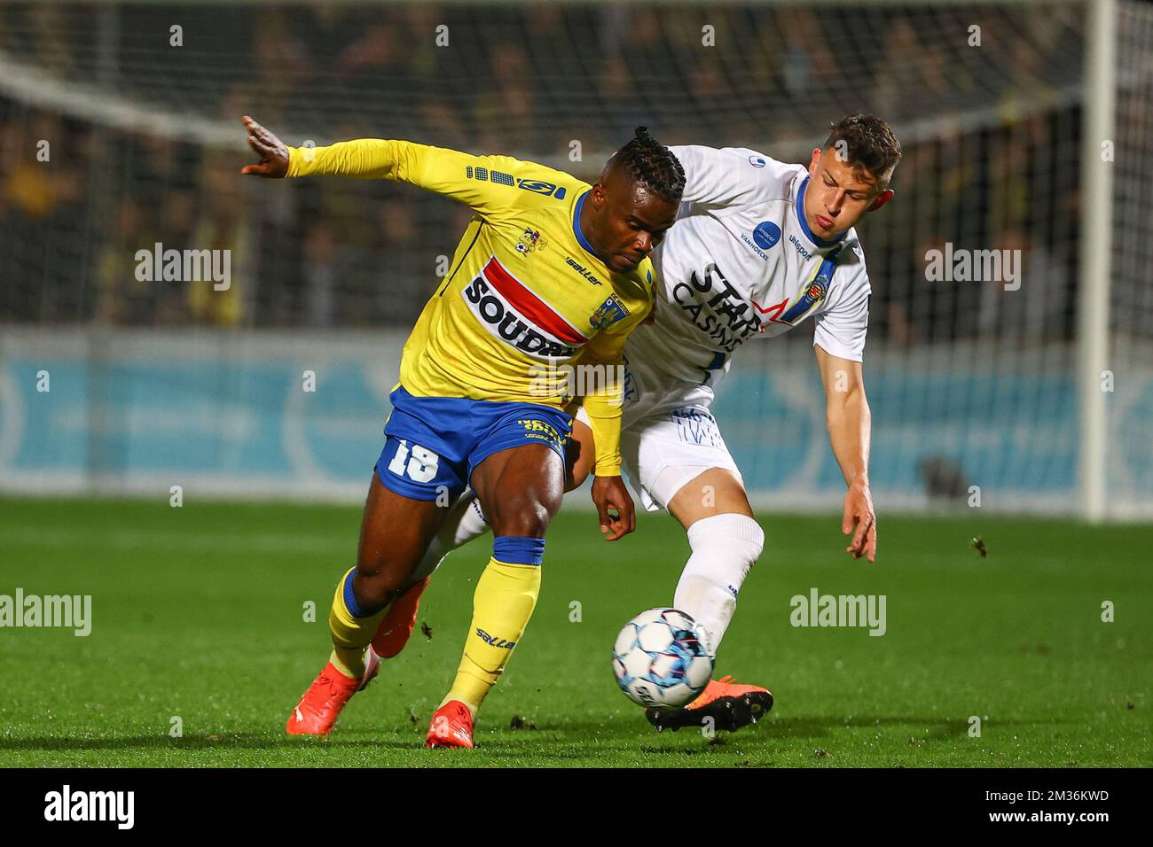 Westerlo's Kouya Mabea and Waasland-Beveren's Jenthe Mertens fight for the ball during a soccer match between Westerlo and Waasland Beveren, Sunday 07 November 2021 in Westerlo, on day 11 of the 'D1B Pro League' second division of the Belgian soccer championship. BELGA PHOTO DAVID PINTENS Stock Photo