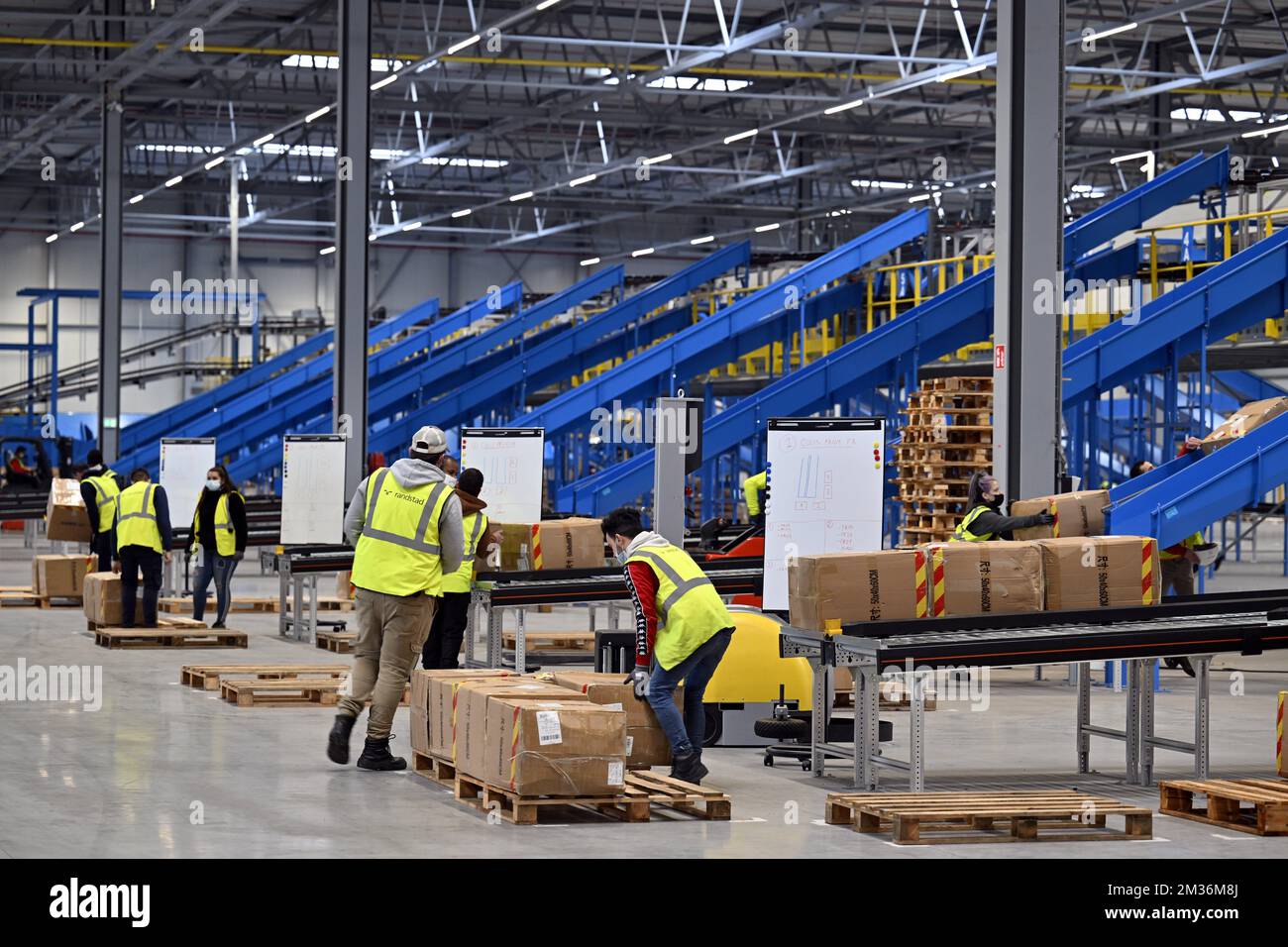 Exploring Alibaba’s Global Delivery and Logistics Partnerships for Canadian Businesses