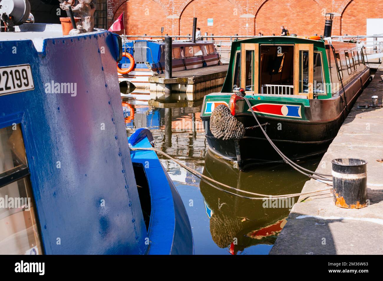 Narrow boats moored in Granary Wharf. Leeds-Liverpool Canal. Leeds, West Yorkshire, Yorkshire and the Humber, England, United Kingdom, Europe Stock Photo