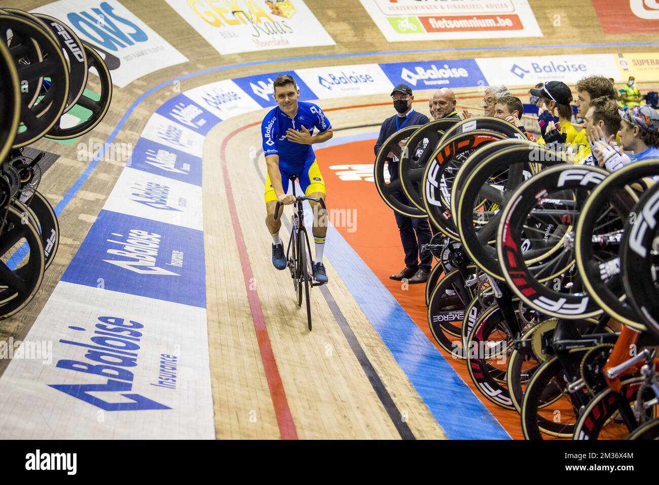 Belgian Kenny De Ketele riders a lap of honor, as he's riding his last race on the last day of the Zesdaagse Vlaanderen-Gent six-day indoor cycling race at the indoor cycling arena 't Kuipke, Sunday 21 November 2021, in Gent. This year's edition takes place from November 16th until November 21st. BELGA PHOTO JASPER JACOBS Stock Photo