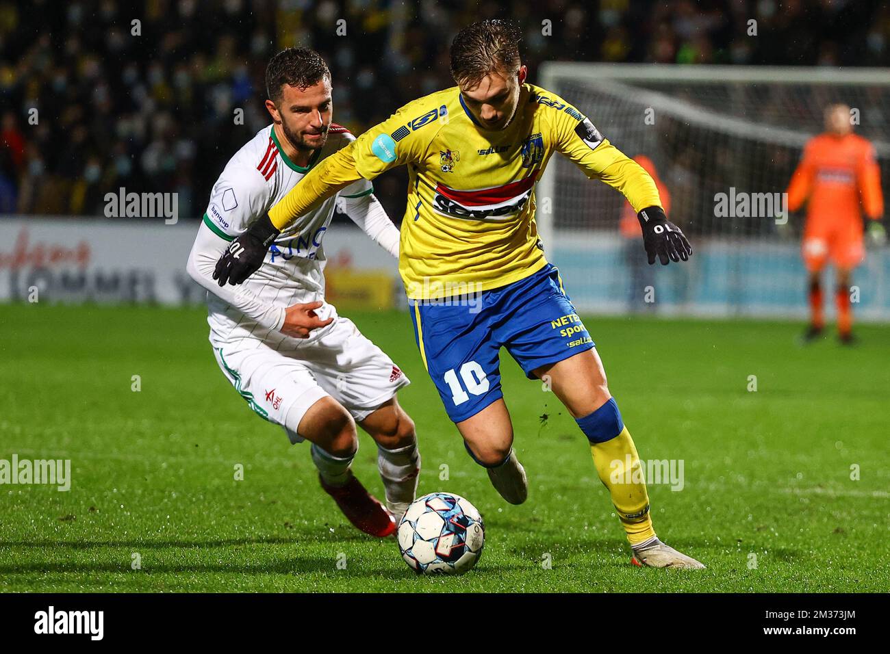 OHL's Siebe Schrijvers and Westerlo's Jan Bernat fight for the ball during  a soccer game between D1B club KVC Westerlo and JPL club OH Leuven,  Wednesday 01 December 2021 in Westerlo, in