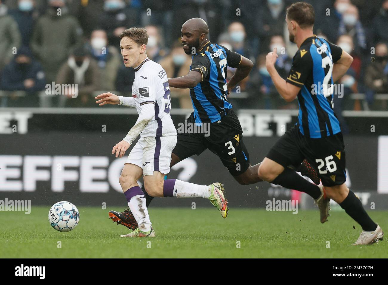 Club's Krepin Diatta and Anderlecht's Yari Verschaeren fight for the ball  during a soccer match between Club Brugge KV and RSC Anderlecht, Sunday 22  September 2019 in Brugge, on day eight of