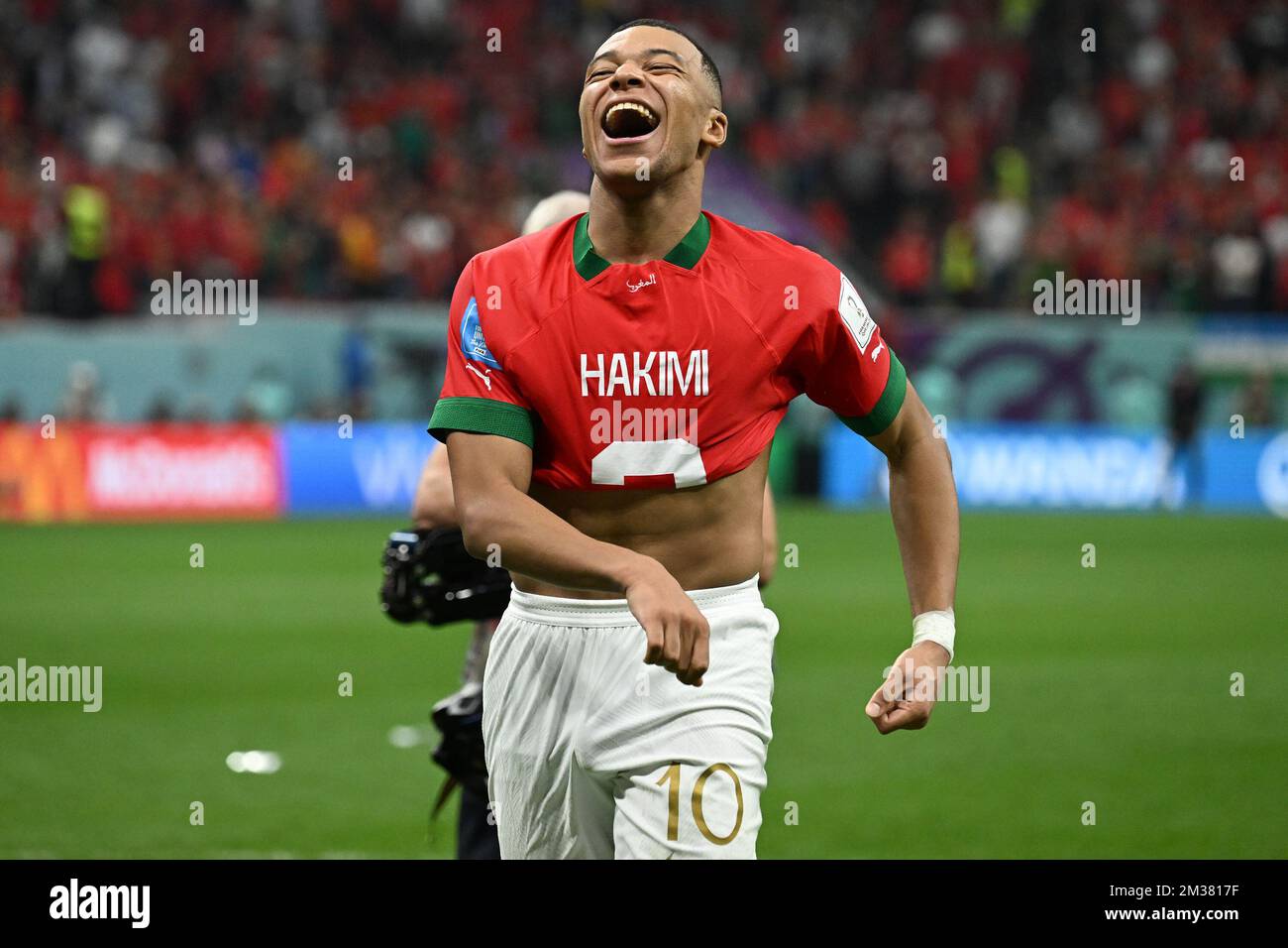 DOHA (QATAR), 12/14/2022 - WORLD CUP/FRANCE vs MOROCCO - Wearing the shirt of HAKIMI Achraf, from Morocco, MBAPPE Kylian celebrates his victory and classification after the match between the teams of France vs Morocco, for the semifinal of the Qatar 2022 World Cup/Fifa, at Al Bayt Stadium, in Doha, this Wednesday (14). Photo by Alexandre Brum/Ag. frame 31119 (Alexandre Brum/Ag. Enquadrar/SPP) Credit: SPP Sport Press Photo. /Alamy Live News Stock Photo