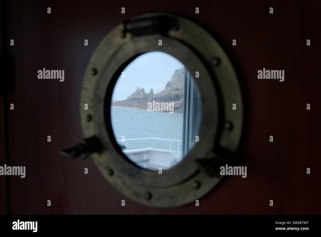 Nautical porthole hi-res stock photography and images - Alamy