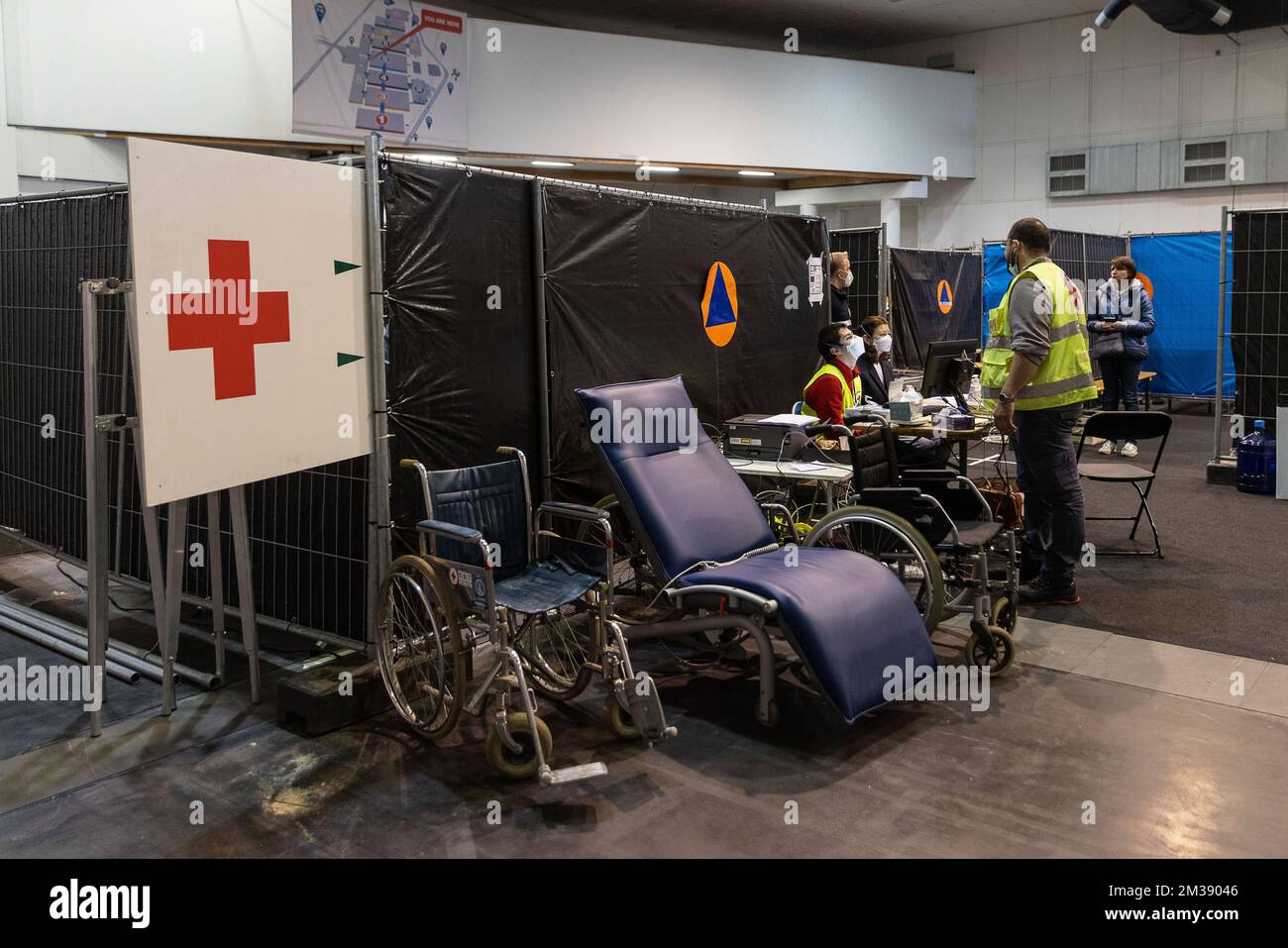 Illustration picture shows the medical checkpoint at a center for the registration of Ukrainian refugees, at the Palace 8 hall of Brussels expo, Monday 14 March 2022. The center is opened to welcome Ukrainians fleeing their country after the Russian invasion. BELGA PHOTO JAMES ARTHUR GEKIERE Stock Photo